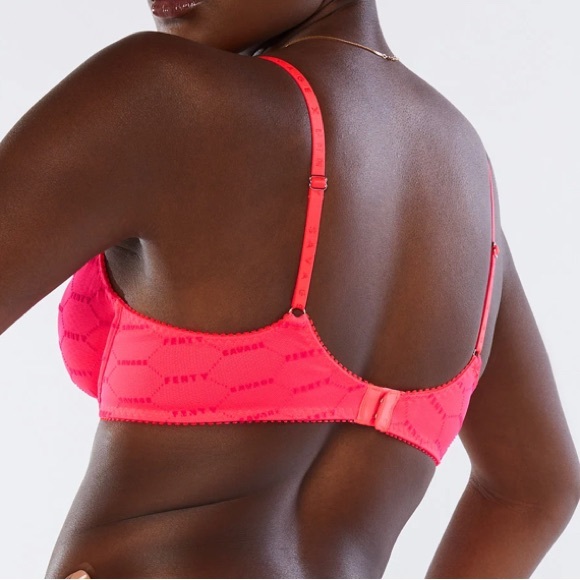 1️⃣1️⃣6️⃣ Flocked Logo Unlined Bra -SAVAGEXFENTY - Picture 2 of 4